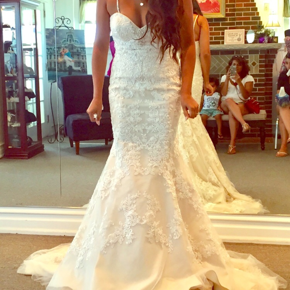 Brand new wedding gown - Picture 1 of 8